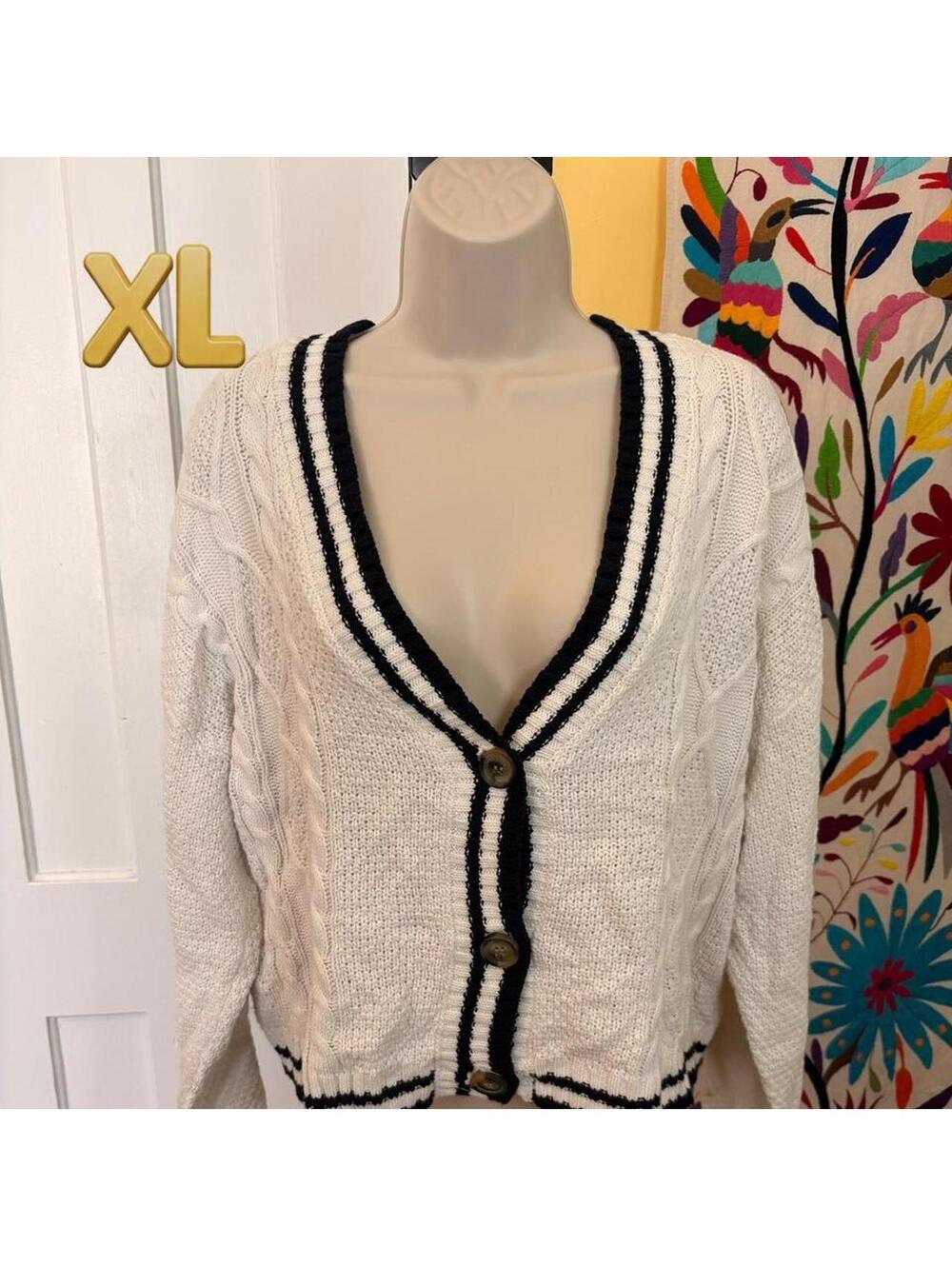 Hooked Up by IOT Women's White and Cream Cardigan